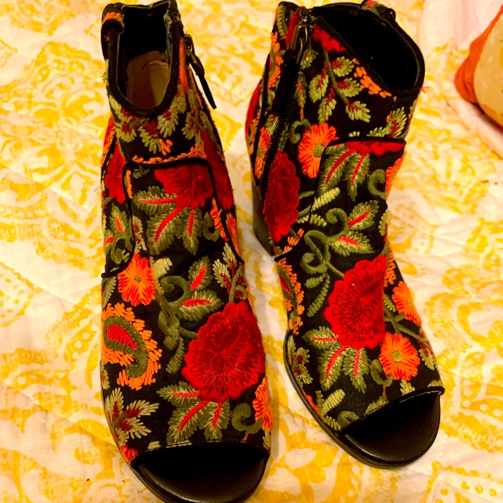 Embroidered Ankle Booty Sandals Shoes Size 6.5